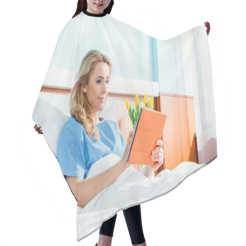 Personality  Woman Using Digital Tablet Hair Cutting Cape