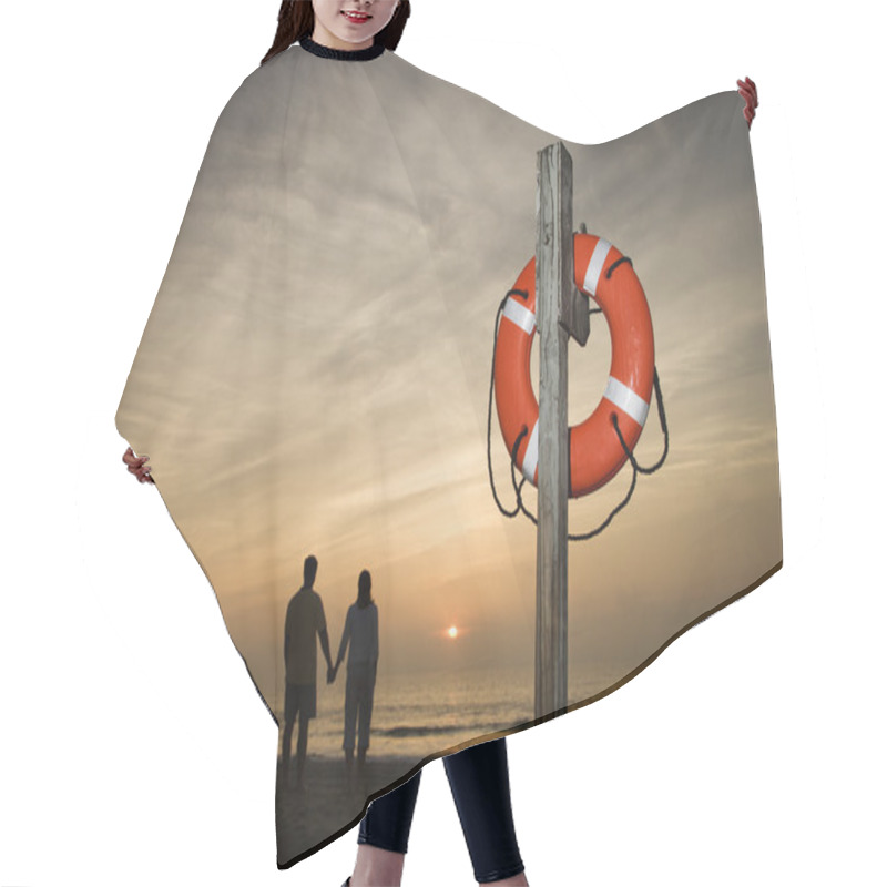 Personality  Couple Holding Hands On Beach Hair Cutting Cape