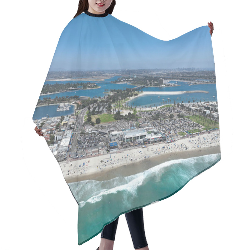 Personality  Aerial View Of Belmont Park, An Amusement Park Built In 1925 On The Mission Beach Boardwalk, San Diego, California, USA. August 22nd, 2022 Hair Cutting Cape