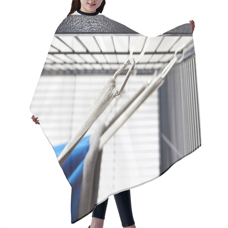 Personality  Fastening Of Hammocks And Bedds In Cage - Detail Hair Cutting Cape