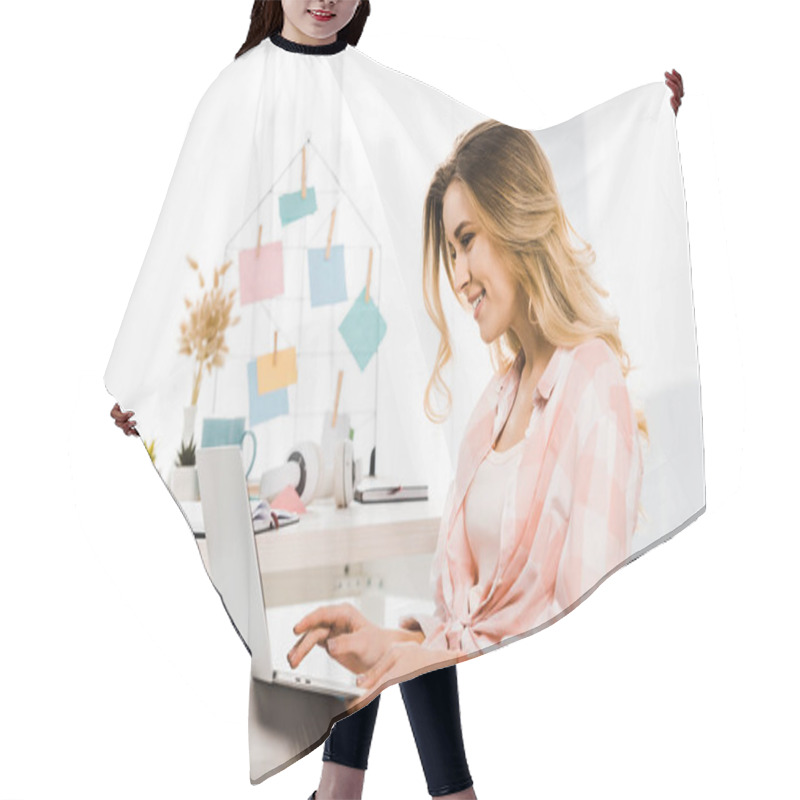 Personality  Smiling Blonde Woman In Checkered Shirt Typing On Laptop Keyboard Hair Cutting Cape