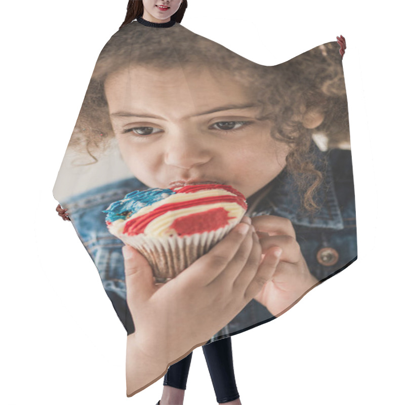 Personality  Girl With American Flag Muffin Hair Cutting Cape