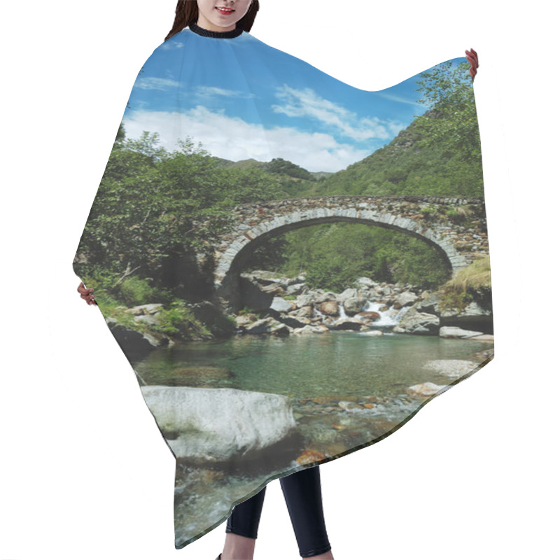 Personality  Aged Arch Bridge Hair Cutting Cape