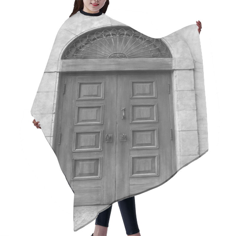 Personality  Wooden Door And Wall Hair Cutting Cape