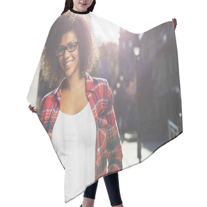 Personality  Attractive Mixed Race Girl Posing On The Street Hair Cutting Cape