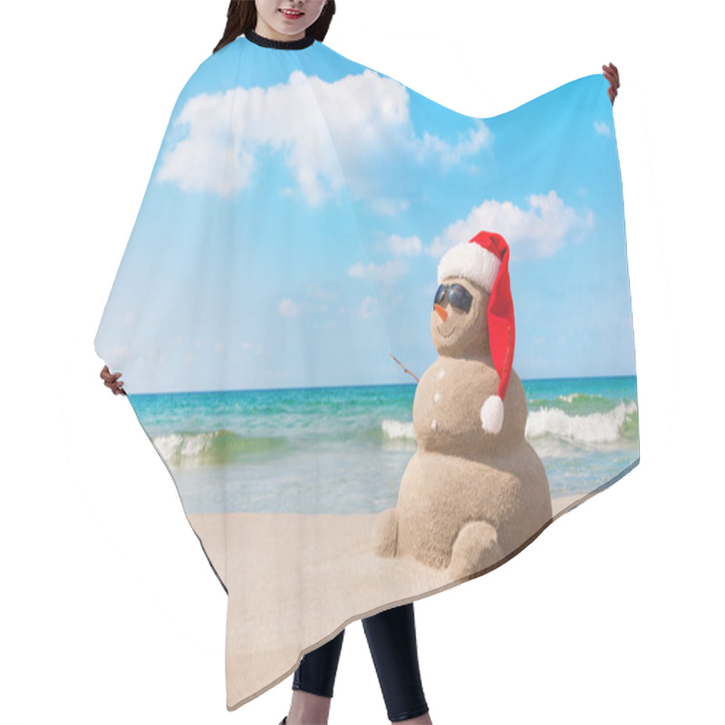 Personality  Christmas Snowman In Santa Hat At Sandy Beach Hair Cutting Cape