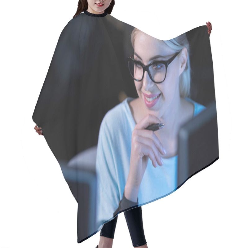 Personality  Smiling Female Programmer Working In The Office Hair Cutting Cape