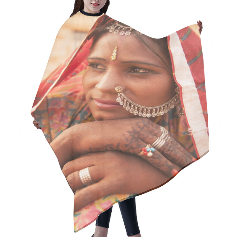 Personality  Indian Woman Portrait Hair Cutting Cape