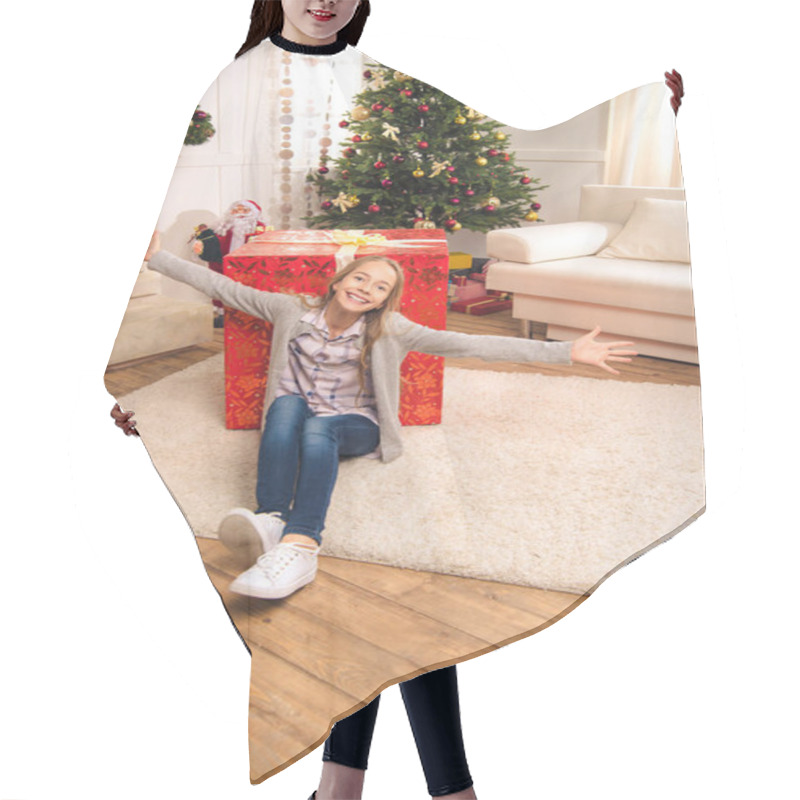 Personality  Happy Child With Christmas Gift Hair Cutting Cape