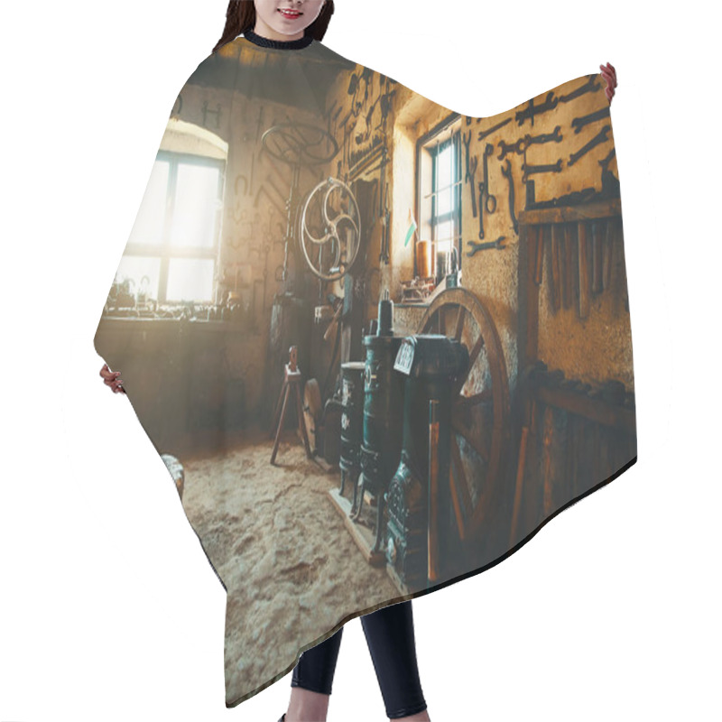 Personality  Old Smithy Workshop Interior Hair Cutting Cape