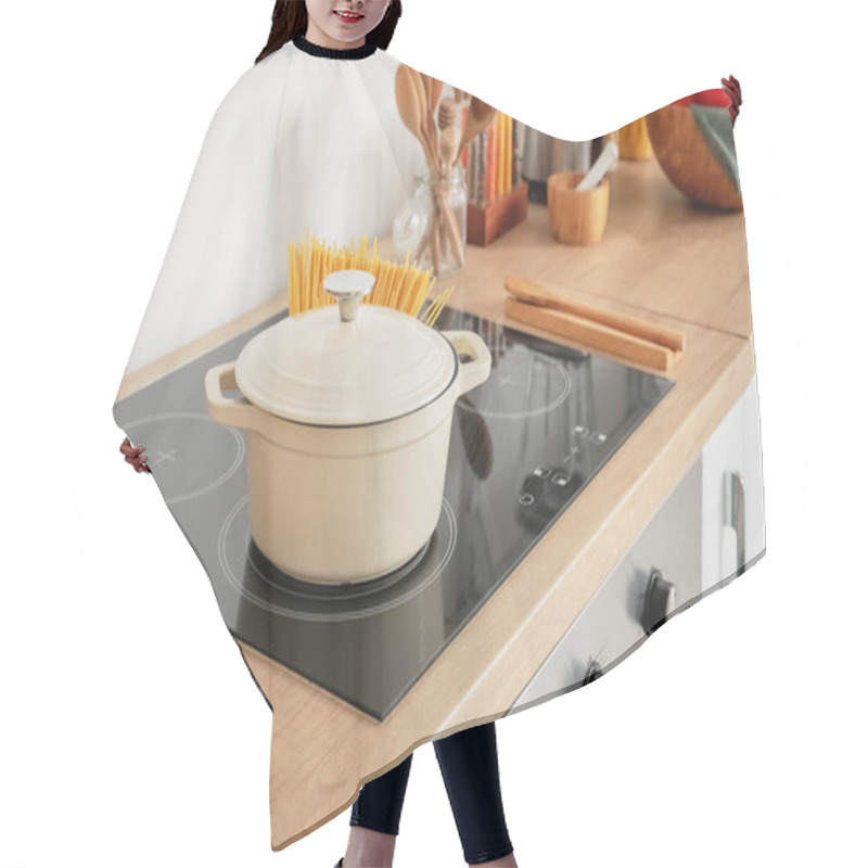 Personality  Cooking Pot With Pasta On Stove In Kitchen Hair Cutting Cape