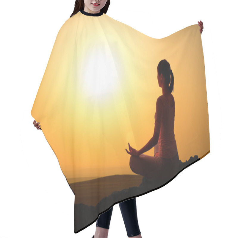 Personality  Outdoor Sunrise Yoga Girl Hair Cutting Cape