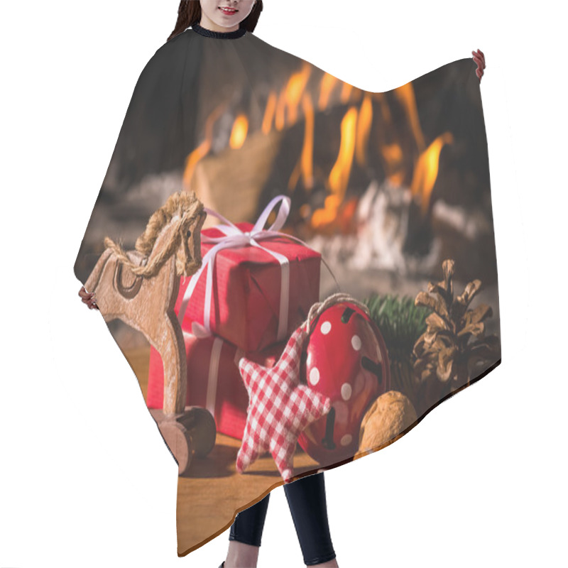 Personality  Christmas Scene With Tree Gifts Hair Cutting Cape