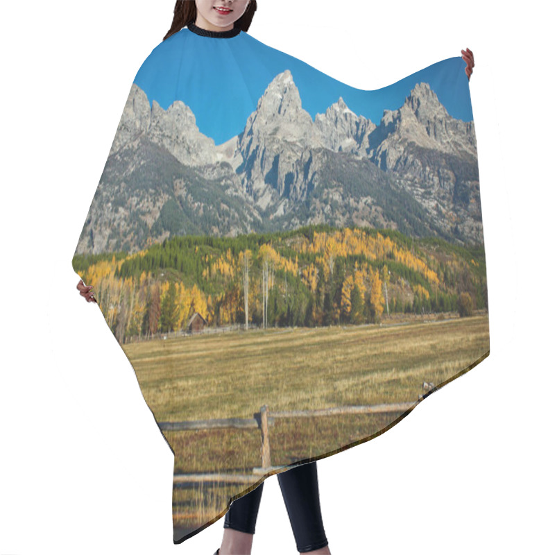 Personality  Mountain Range Of Grand Teton National Park, Wyoming, US Road Trip Hair Cutting Cape