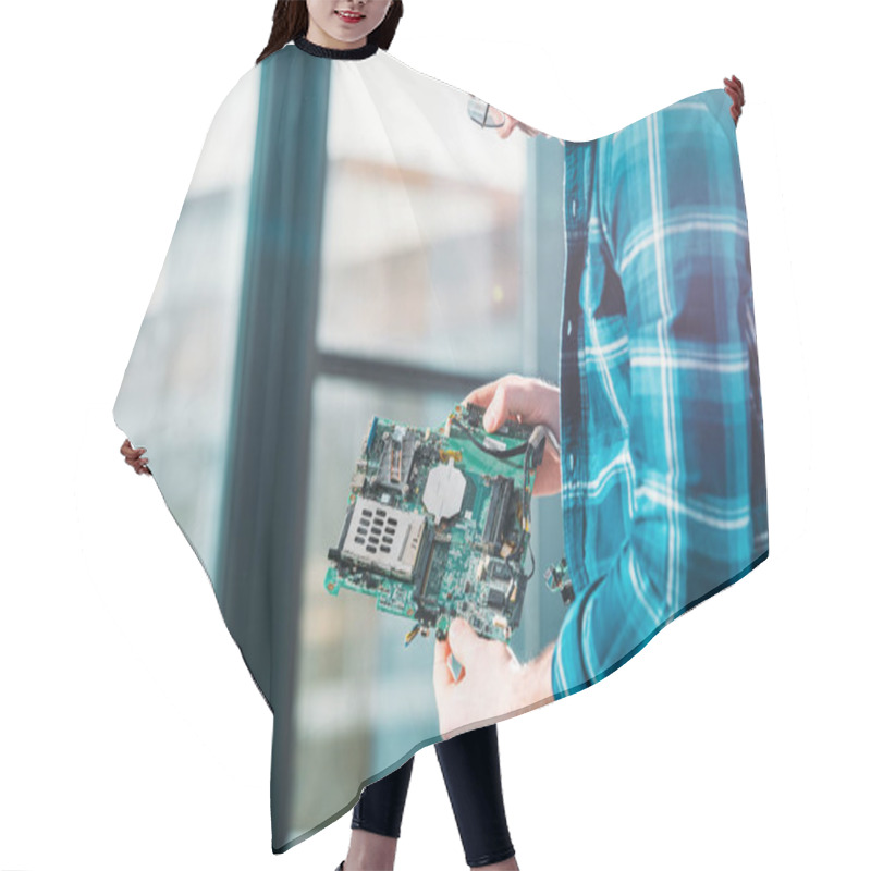 Personality  Hardware Engineer Working With Circuit Board Hair Cutting Cape