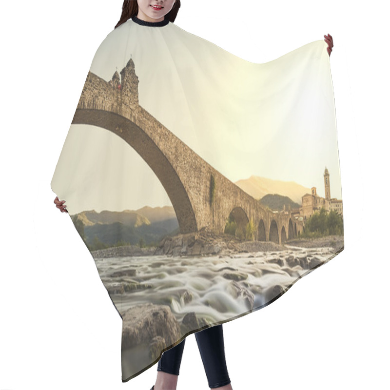 Personality  Bobbio's Bridge Hair Cutting Cape