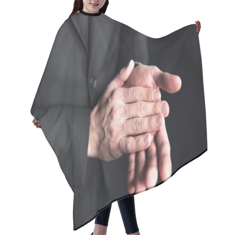 Personality  Businessman Clapping Hands Hair Cutting Cape