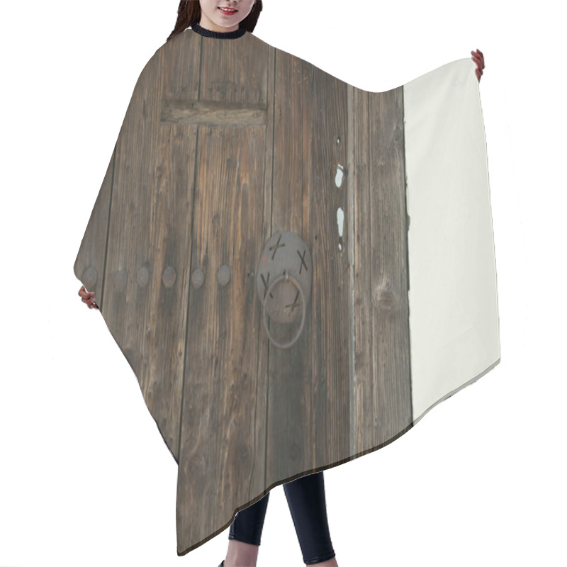 Personality  Old Brown Wooden Door Hair Cutting Cape