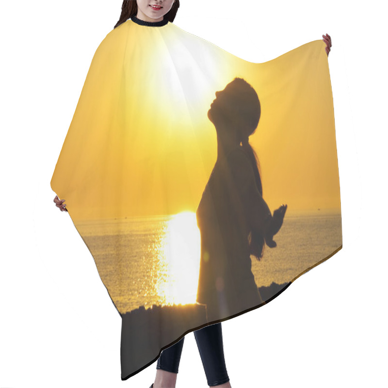 Personality  Woman Silhouette In The Sun Hair Cutting Cape