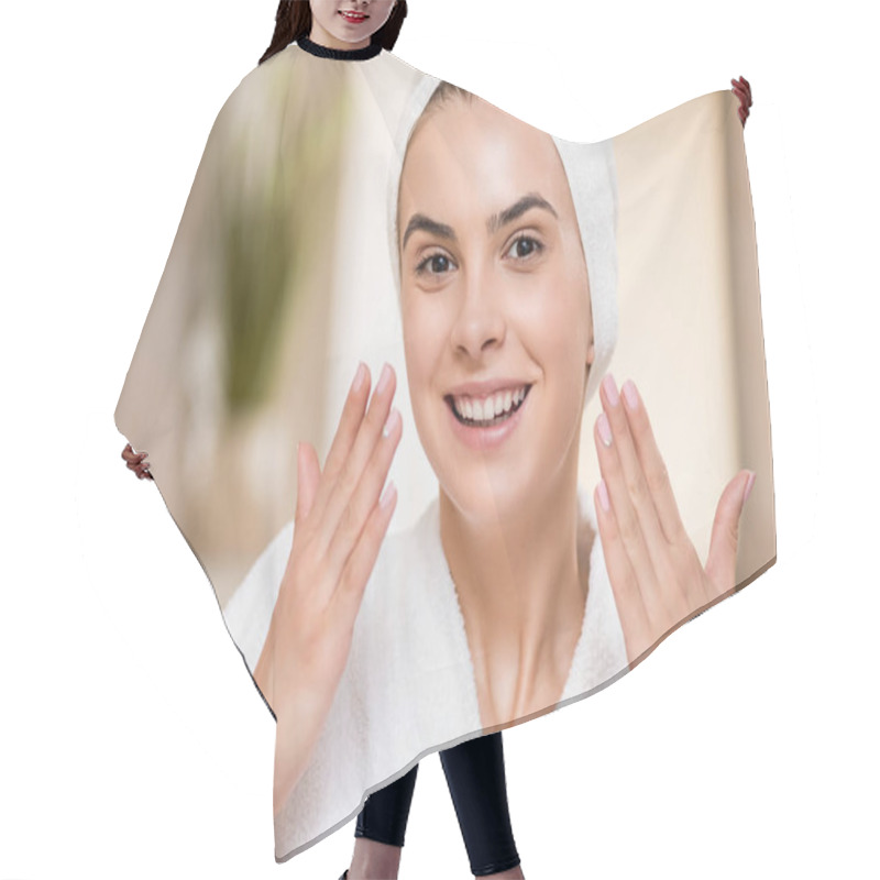 Personality  Woman With Perfect Clean Face Hair Cutting Cape