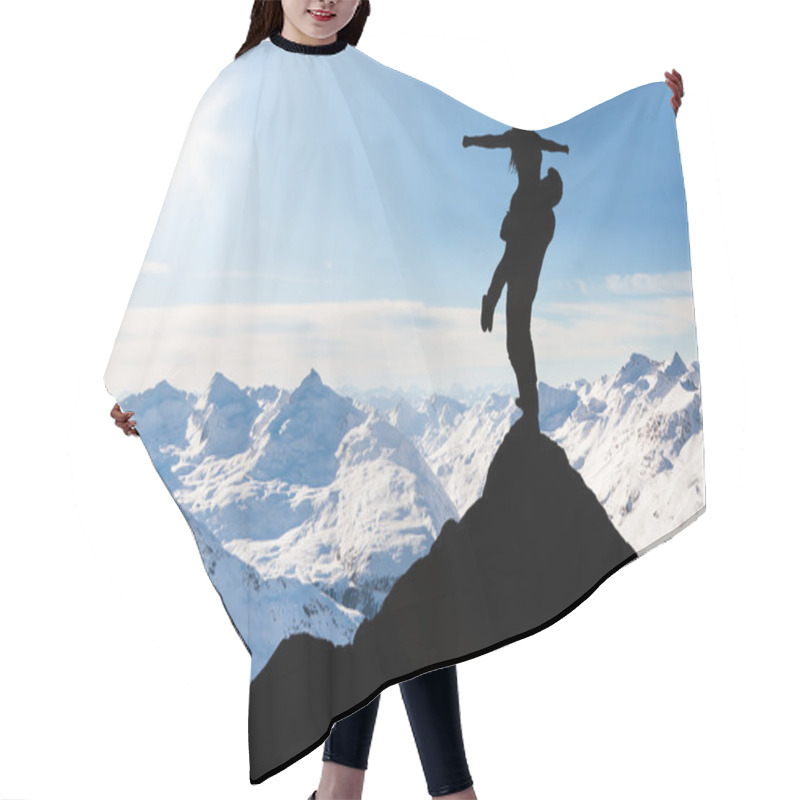 Personality  Couple On Top Of Snow Mountain Hair Cutting Cape