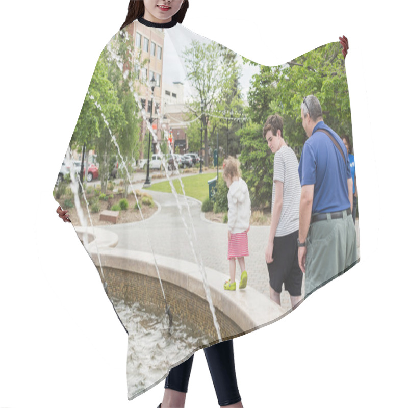 Personality  Urban Park With Big Fountain Hair Cutting Cape