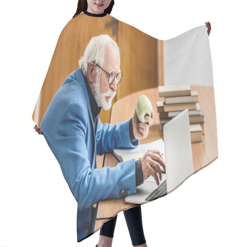 Personality  Grey Hair Professor Holding Apple And Using Laptop Hair Cutting Cape