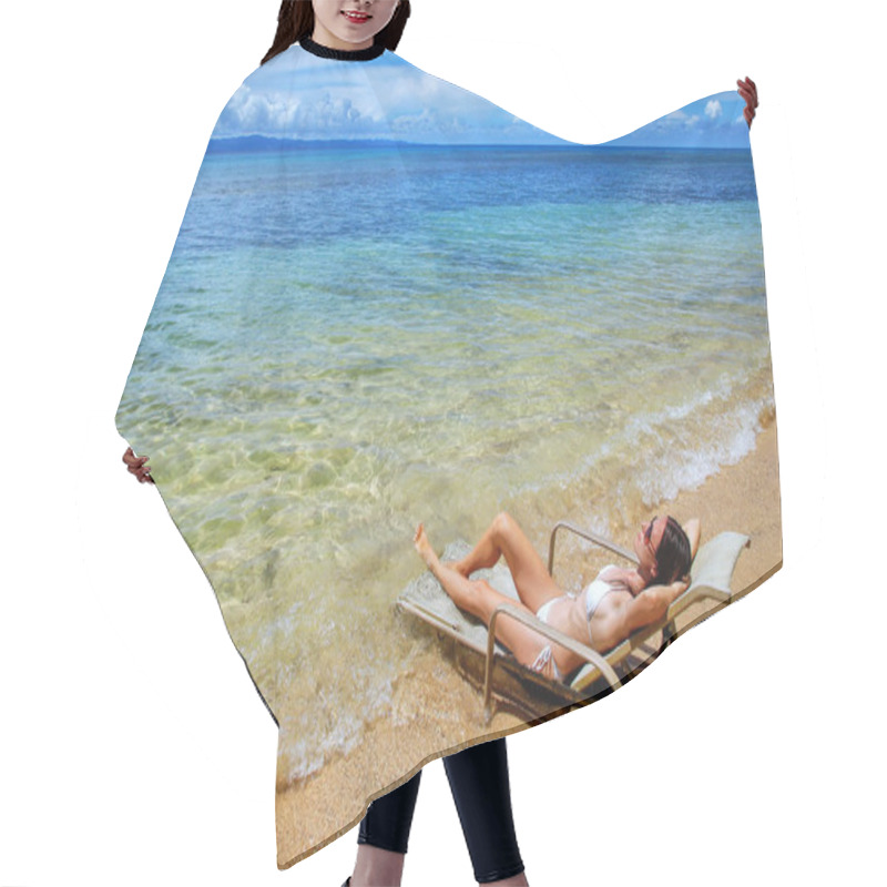 Personality  Young Woman In Bikini Lying In A Sun Chair On Taveuni Island, Fiji. Taveuni Is The Third Largest Island In Fiji. Hair Cutting Cape