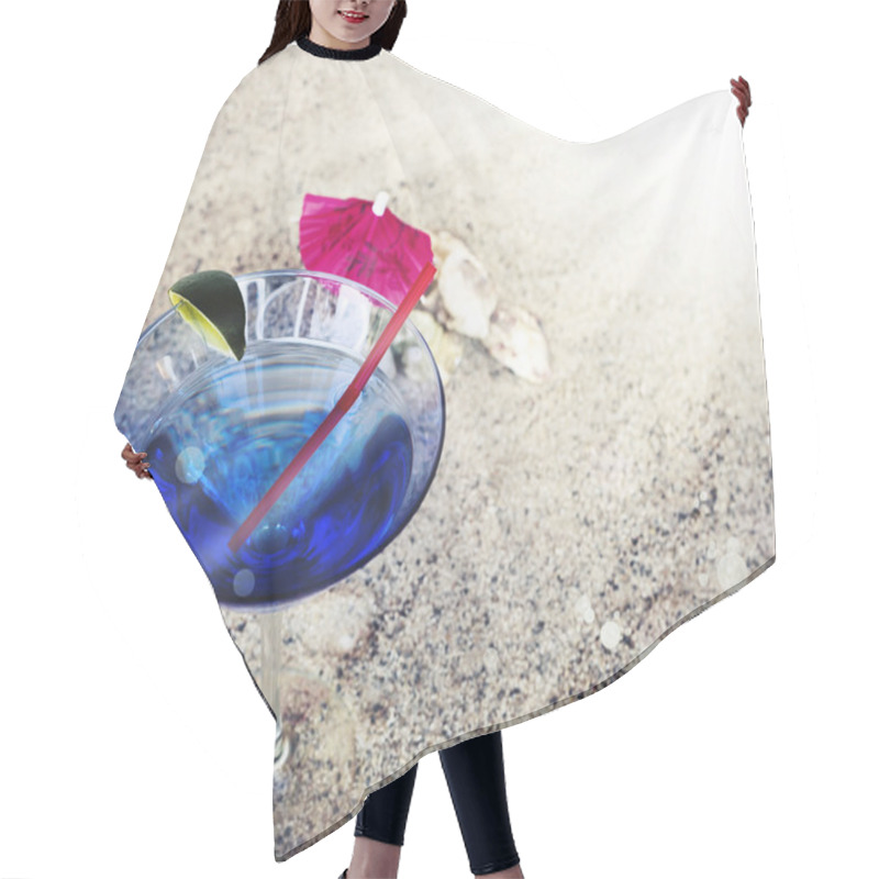 Personality  Beach Background With Cocktail Hair Cutting Cape