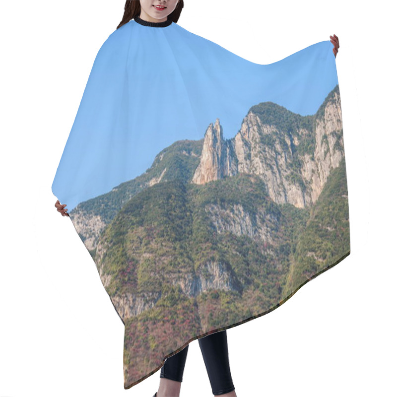 Personality  Yangtze River Three Gorges Wu Gorge Hair Cutting Cape