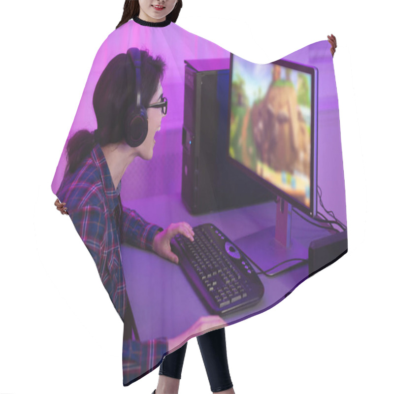 Personality  Addicted Female Gamer Playing Game Online On Computer Hair Cutting Cape