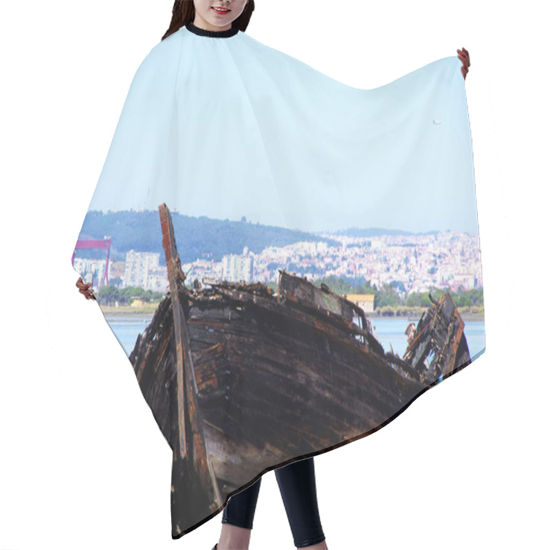 Personality  Abandoned Fishing Boat Hair Cutting Cape