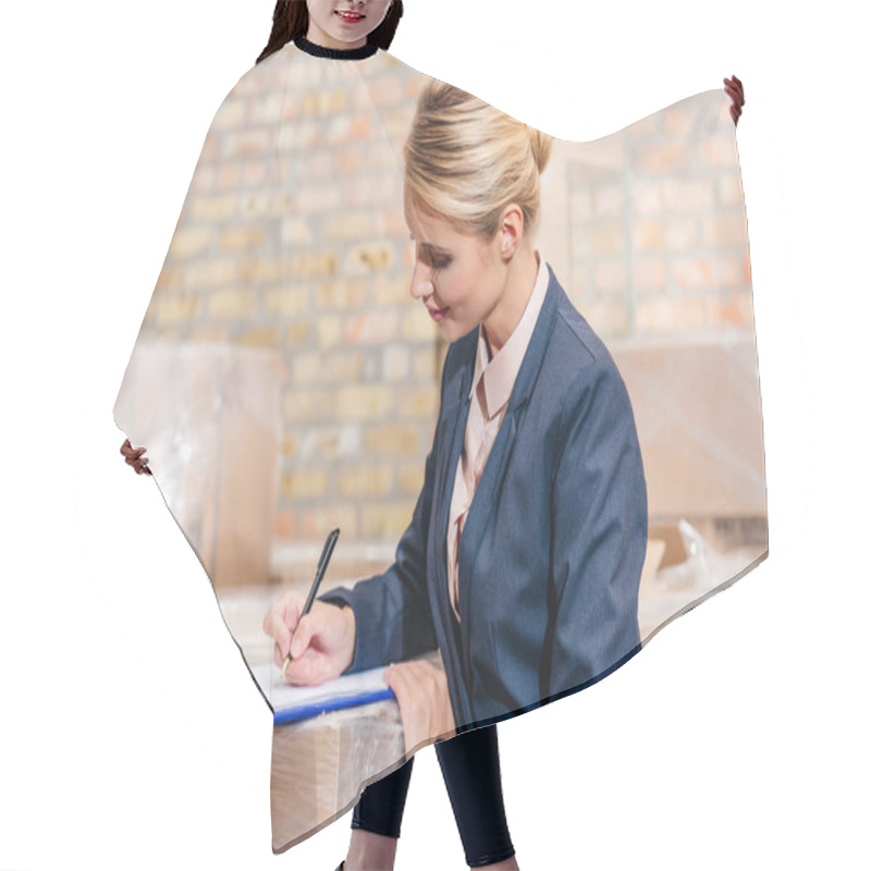 Personality  Businesswoman Signing Document Hair Cutting Cape