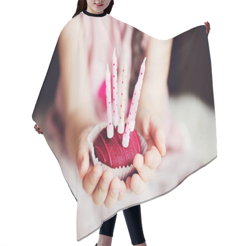 Personality  Child Girl Holding A Cupcake With Five Candles Hair Cutting Cape