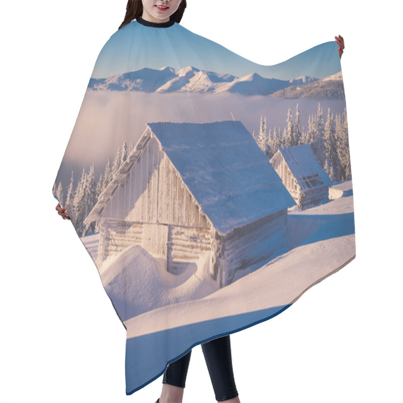 Personality  Wooden House In The Snow Hair Cutting Cape