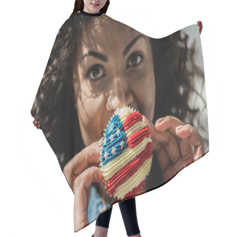 Personality  Girl With American Flag Cupcake  Hair Cutting Cape