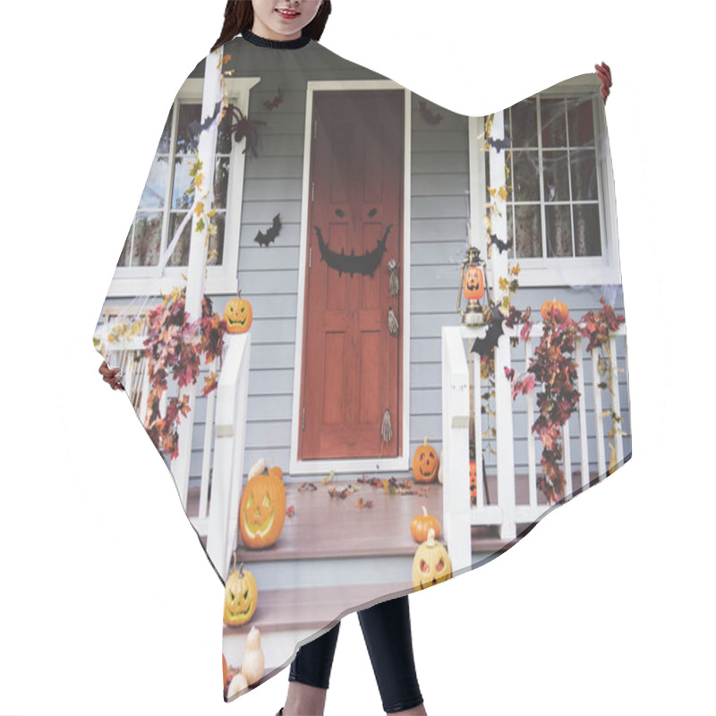 Personality  Halloween Pumpkins And Decorations Outside A House Hair Cutting Cape