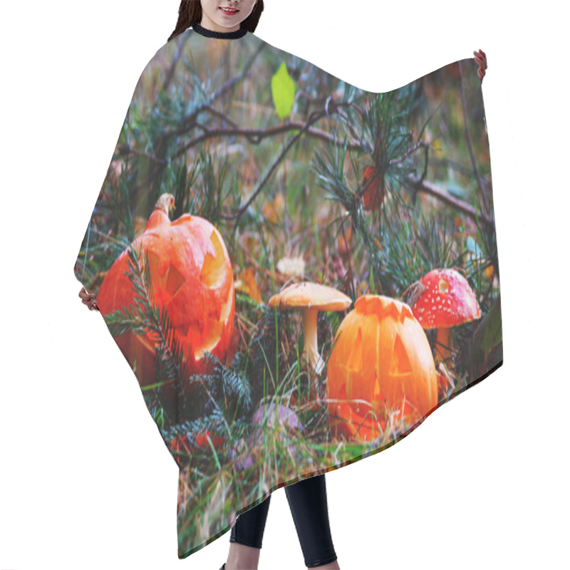 Personality  Halloween Pumpkins In The Forest Hair Cutting Cape