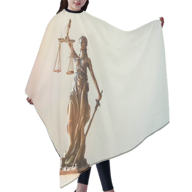 Personality  Lady Justice Statue Hair Cutting Cape