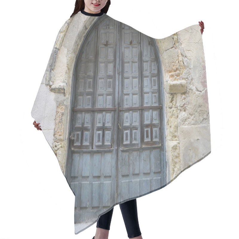 Personality  Old Wooden Entrance Hair Cutting Cape