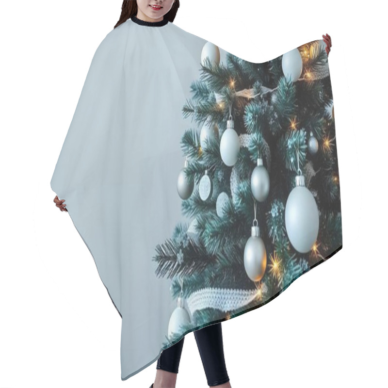 Personality  Festive Christmas Tree With Bright Ornaments Hair Cutting Cape