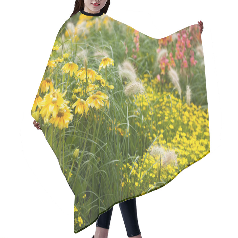 Personality  Scenic View Of Beautiful Flowers Hair Cutting Cape