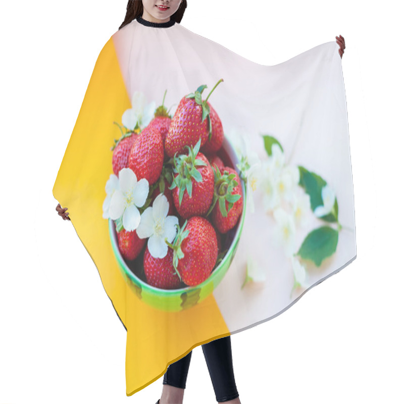 Personality  Fresh Strawberries In Bowl Hair Cutting Cape