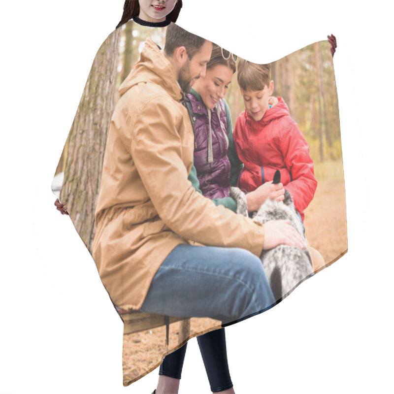 Personality  Happy Family Stroking Dog Hair Cutting Cape