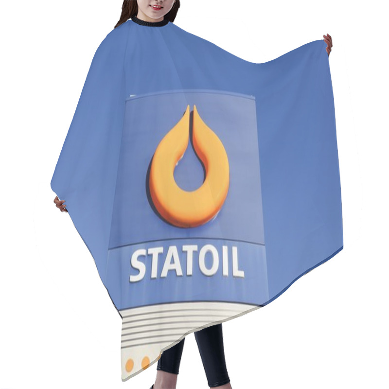 Personality  Statoil Logo On A Gas Station Hair Cutting Cape