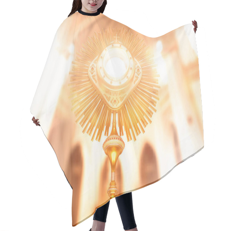 Personality  Jesus Christ In The Monstrance Present In The Sacrament Of The Eucharist - 3D Illustration Hair Cutting Cape