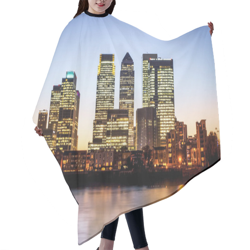 Personality  Canary Wharf At Twilight Hair Cutting Cape