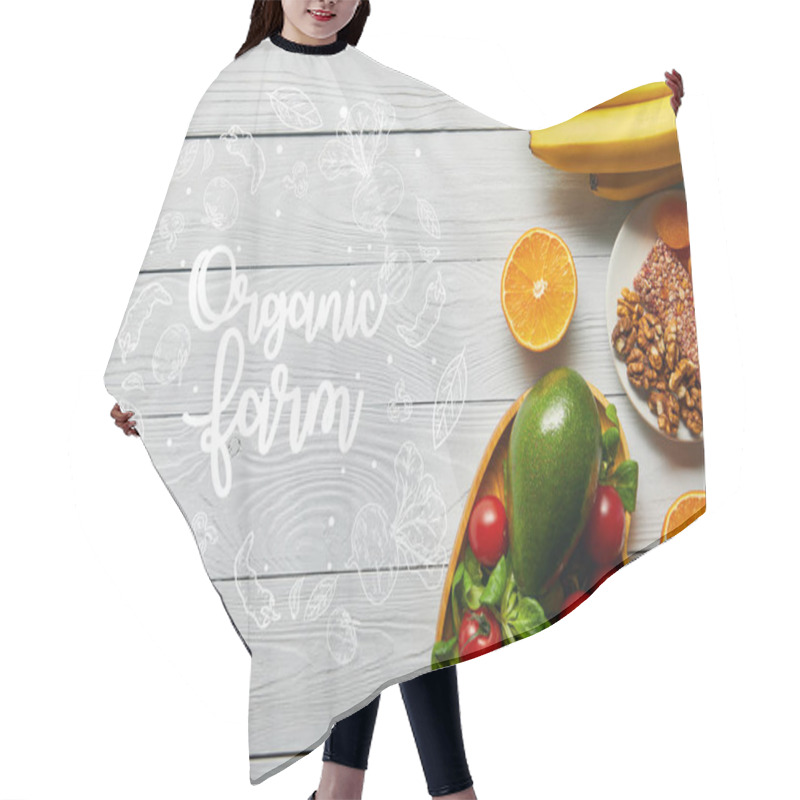 Personality  Top View Of Fresh Fruits, Vegetables In Heart-shaped Bowl On Wooden White Background With Organic Farm Lettering Hair Cutting Cape