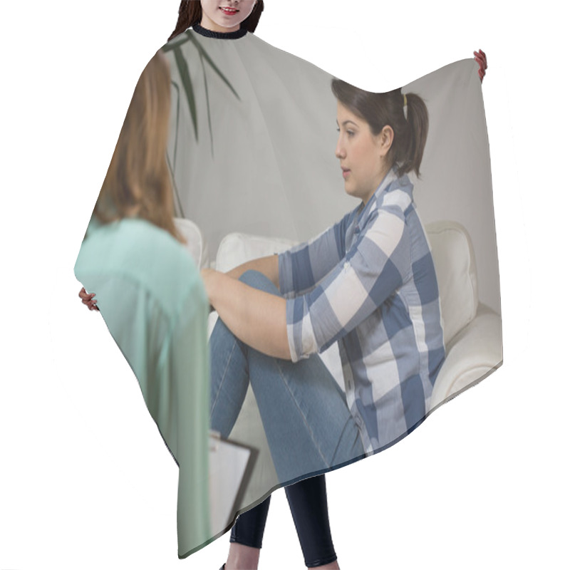 Personality  Women At Psychotherapist Hair Cutting Cape