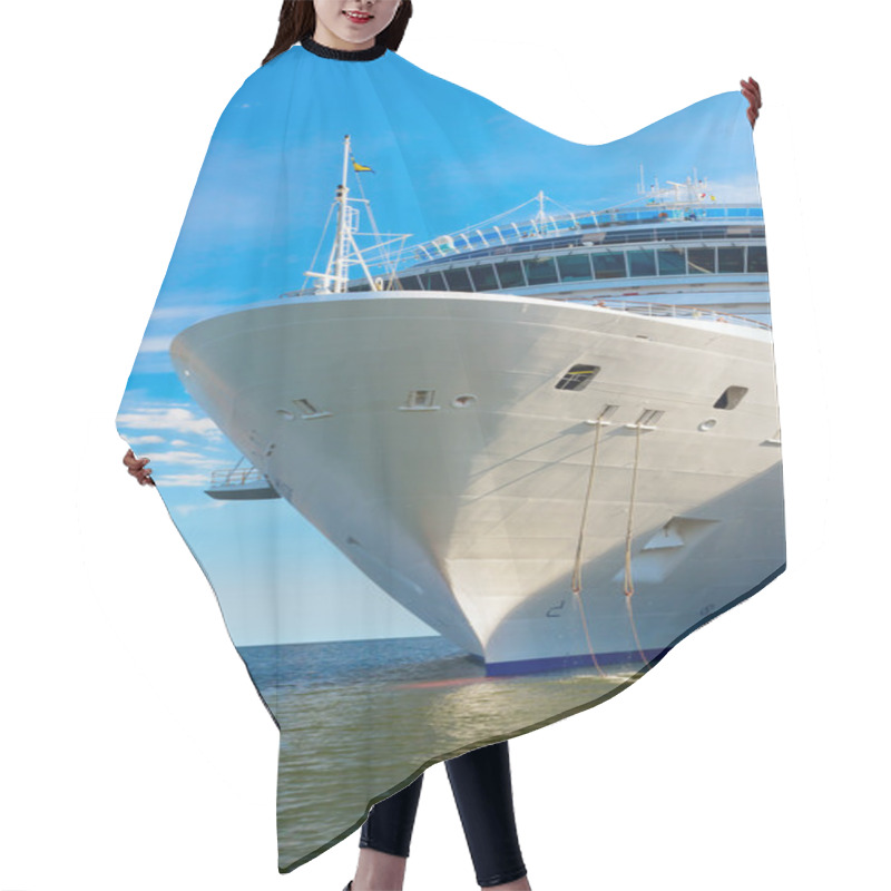 Personality  Cruise Ship Mooring Hair Cutting Cape